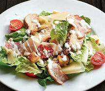 Цезарь с индейкой и беконом