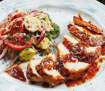 Стейк из индейки с овощным салатом