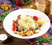 Салат Цезарь с креветками