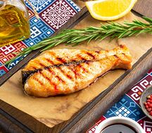 Стейк из семги с гарниром