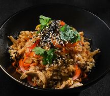 Вок с курицей и овощами 