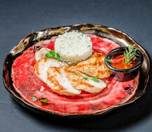 Куриное филе с рисом басмати и соусом свит чили