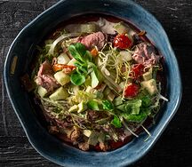 Салат с Ростбифом и соусом Вителло Тонато