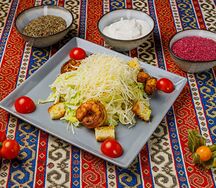 Салат Цезарь с креветками