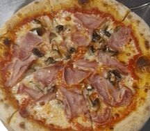 Пицца с окороком и грибами