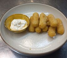 Сырные палочки с соусом тартар