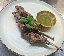 Каре молодого барашка с ткемали из киви