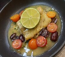 Филе трески, сливочная эмульсия, маслины каламата, томаты черри