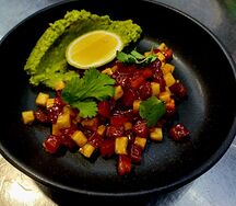 Тартар из тунца и мусс из авокадо