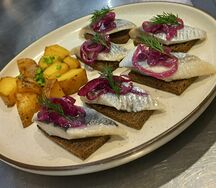 Олюторская сельдь и жареный картофель