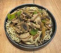 Лапша с жареными грибами и курицей №403