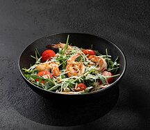 Салат с рукколой и креветкой