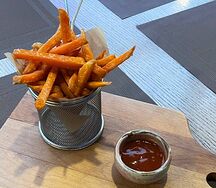 Батат фри с соусом кимчи