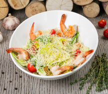 Салат Цезарь с креветками