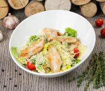 Салат Цезарь с курицей