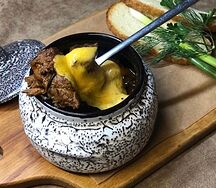 Томленая телятина в горшочке с пряными травами