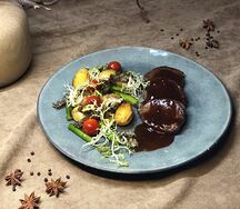 Филе-миньон в перечном соусе с беби-картофелем