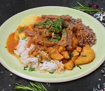 Гуляш с гарниром