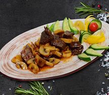 Телятина с грибами в кисло-сладком соусе