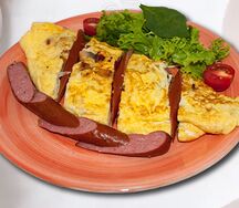 Омлет с сосисками