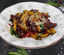 Тайский горячий салат