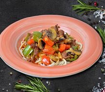 Лагман с говядиной и грибами