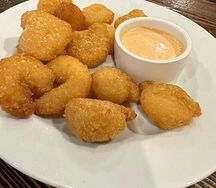 Креветки в хрустящей панировке с соусом