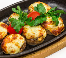 Грибы фаршированные с сыром на кеце