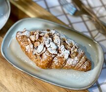 Миндальный круассан