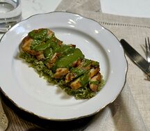 Курица с зеленым карри и рис