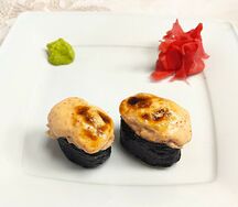 Гункан запеченный с лососем 2шт