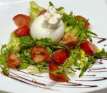 Салат Буррата с томатами