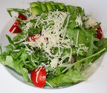 Салат Руккола с тигровыми креветками