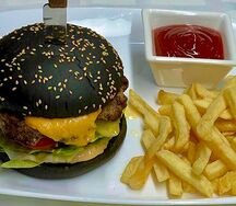 Black Бургер с говядиной и картофелем фри