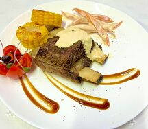 Рёбра говяжьи Кальби с овощами и сливочным унаги