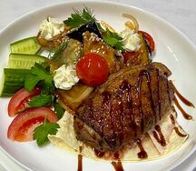 Стейк из утиной грудки с баклажанами