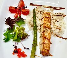 Стейк из лосося с рисом