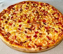 Пицца с курицей и ананасами