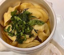 Пельмени ручной лепки со сметаной