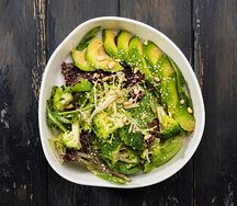 Зеленый салат с авокадо