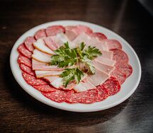Мясная тарелка