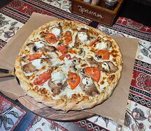 Пицца с курицей и грибами