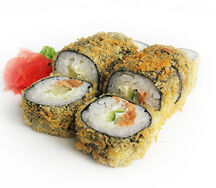 Жареный ролл с лососем