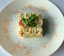 Салат Оливье с семгой и красной икрой