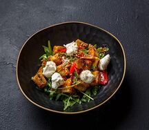 Салат с жареными баклажанами и сыром фета