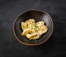 Вареники из мятого картофеля и жареного лука 
