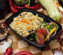 Плов из домашней курицы, салат овощной