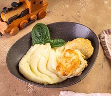 Рубленые котлетки из куриного филе с картофельным пюре