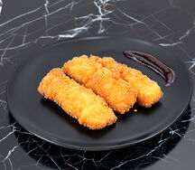 Жареный Сулугуни с фирменным соусом от шеф-повара