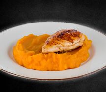 Нежная куриная грудка с тыквенным пюре